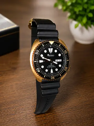 Seiko Mens Wristwatch - Gold Tone Case with Black Strap (Used)