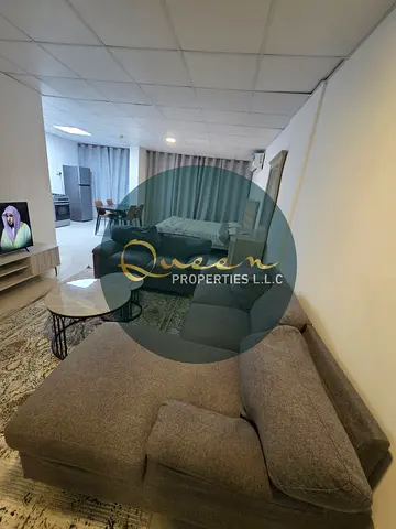 استديو مفروش للإيجار الشهري في المويهات ٢ عجمان قرب المستشفى السعودي الألماني وأكاديمية عجمان فرش راقي ونظيف مع موقف سيارة شامل الفواتير بـ ٣٣٠٠ درهم