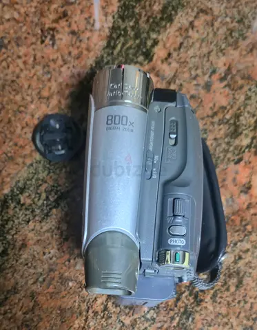 Sony Handycam 800x Digital Zoom-Carry Bag,remote control,SD card inse,3 free cassettes worth 125dhs.