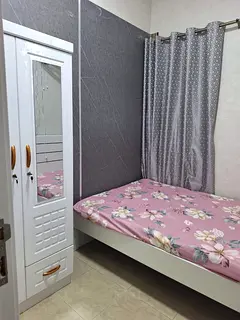 Sharaf DG Metro, Small room for immediate occupancy