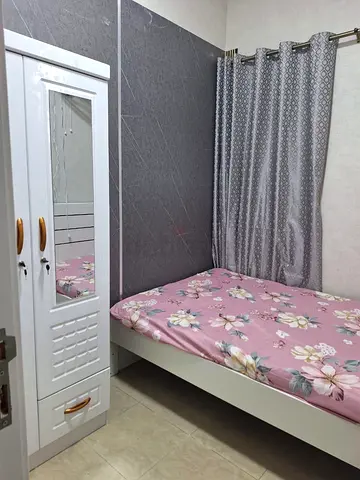 Sharaf DG Metro, Small room for immediate occupancy