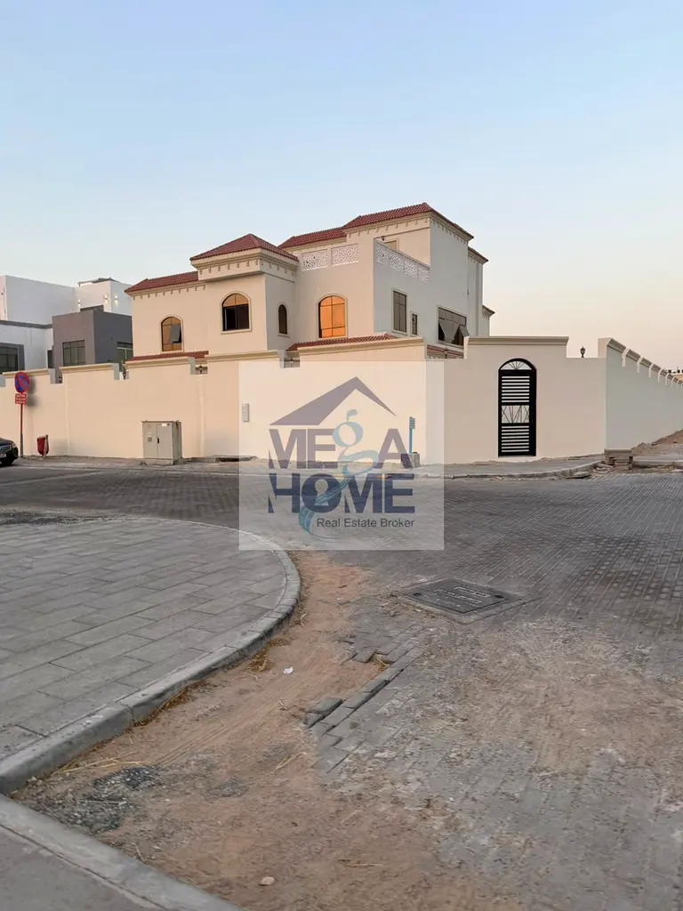 LUXURY CORNER VILLA - BRAND NEW - Outside & Inside Kitchen