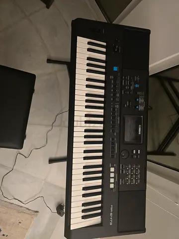 Yamaha PSR-E473 61-Key Portable Keyboard — Perfect Condition