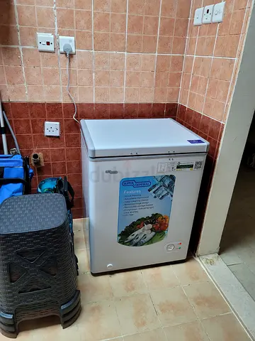 Small chest freezer / compact deep freezer - good condition