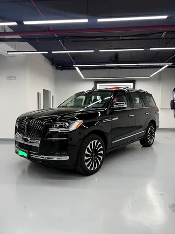2024 Lincoln Navigator Presidential | GCC Specs | Like New