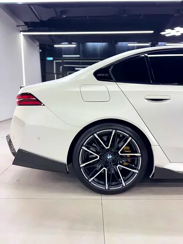 صورة مصغرة 18 لـ 2025 BMW M5
