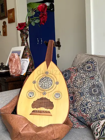Used Arabic Oud — Good Condition, Decorative Rosette Design