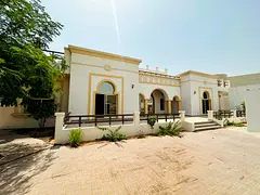 4 bedroom villa + service block