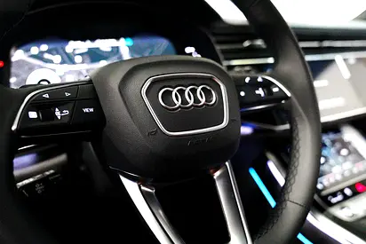2023 AUDI Q8 thumbnail 9