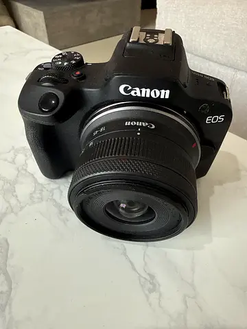 Canon camera EOS R100