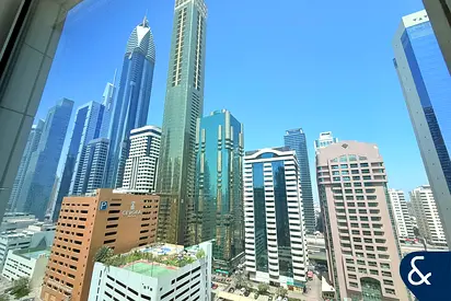 Unfurnished | Large Layout | 1 Bedroom