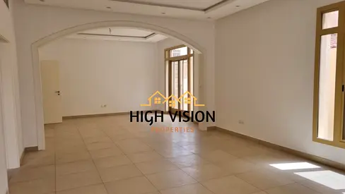 Double Row 5BR + Maid | Private Pool | Vacant