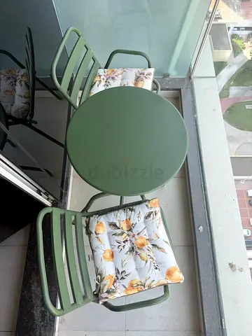 New Garden Table and 2 seats! Perfect for balcony