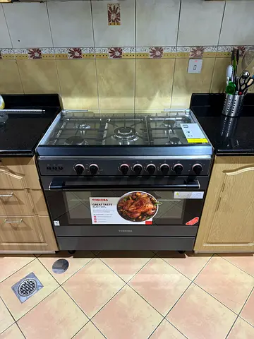 Used freestanding gas range with oven - good working condition