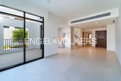 Corner Unit l Vacant Now l Near amenities