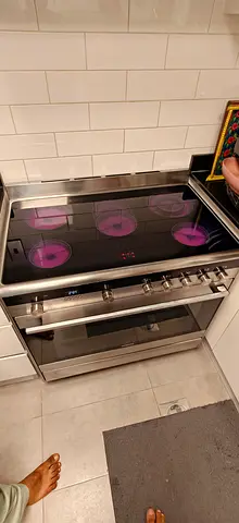 Siemens IQ700 Full Electric Digital Cooking Range Sam Like New Condition Sam like new condition 90cm