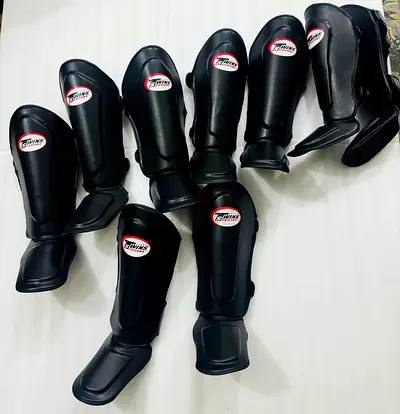 Twins special shinguards black colour made in Thailand ( m and L available ) delivery free available
