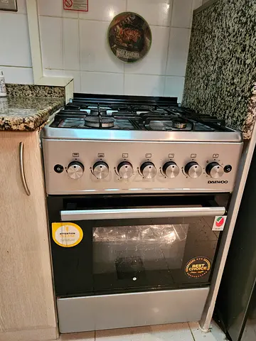 4-burner gas cooker with oven - good working condition