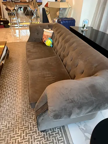 Grey tufted 3-seater velvet sofa in good condition