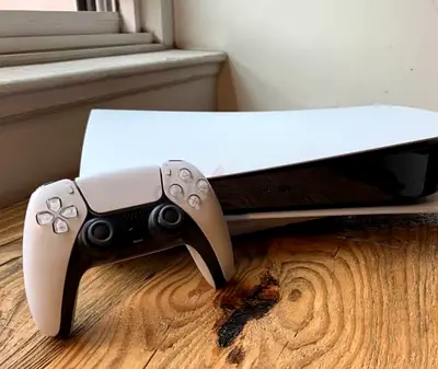 PlayStation 5 Console with DualSense Controller - White (Good Condition)