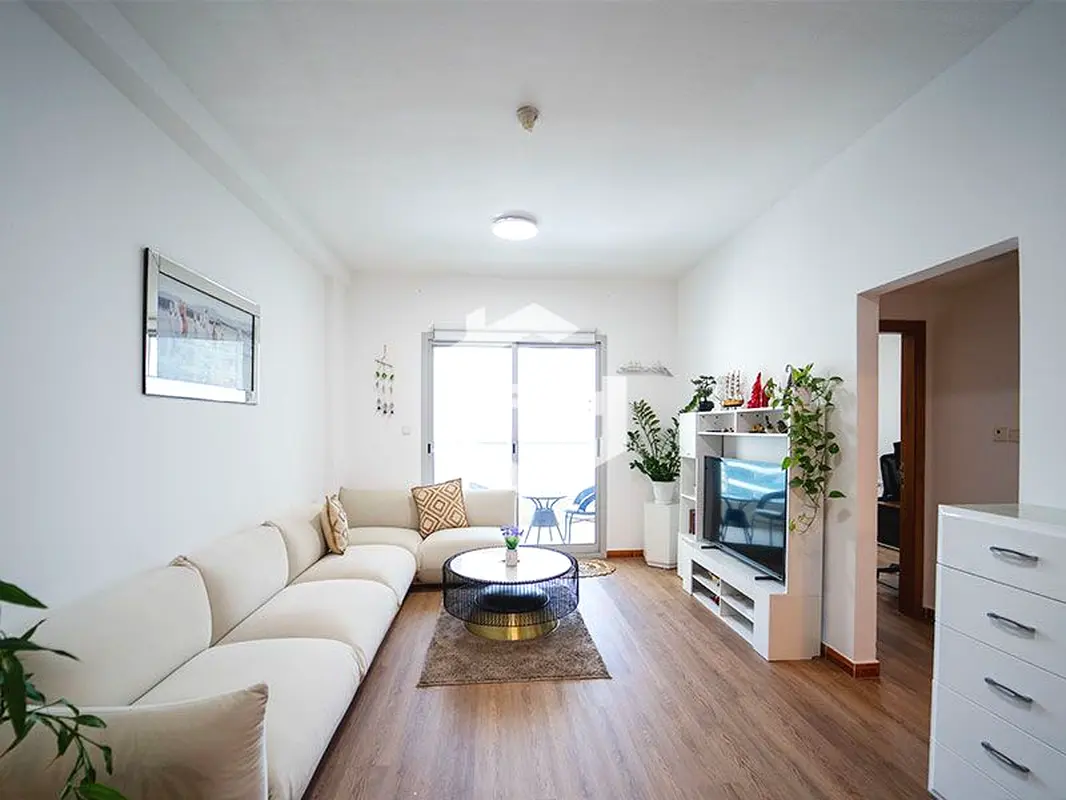 Marina Views | Near Metro | Negotiable