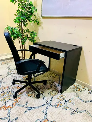 Compact Black Computer Desk with Slide-Out Keyboard Tray