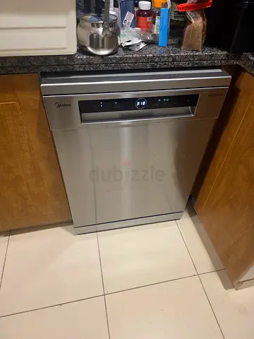 Midea 3 rack Dishwasher. Like new condition