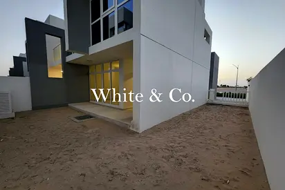 Vacant 25July | Unfurnished | End-Corner