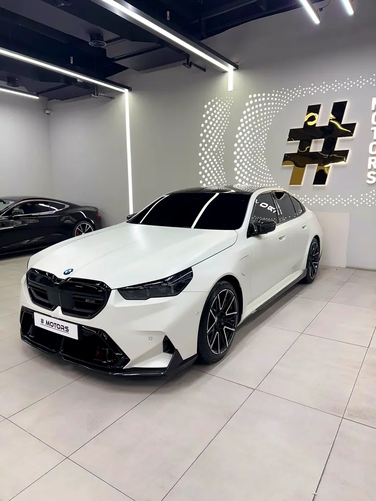 BMW M5 2025