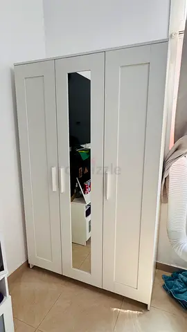 Wardrobe with 3 door