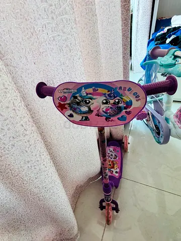 Purple kids 3-wheel scooter with unicorn/animal theme - good condition