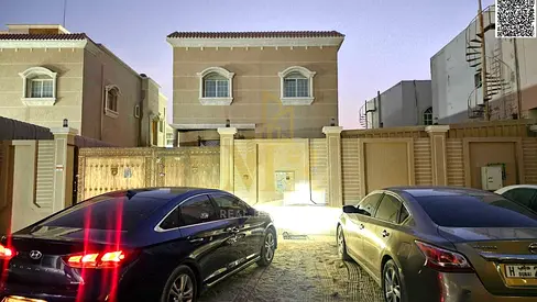 للبيع فيلا بالروضة 2بسعرتشمل كهرباء وماء ومكيفات قريبة من الخدمات وشارع الشيخ عمار5غرف ماستر مجلس صالة وغرفة للخادمة