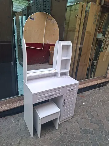 White dressing table with mirror and storage drawers