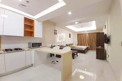 Modern Studio | Chiller Free | Great Amenities