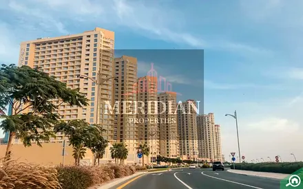 متجر لاغو فيستا بي | نظرة على حوض السباحة والمارينا | التملك الحر