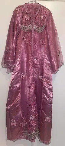Long embroidered mauve abaya / kaftan, gently used Moroccan style