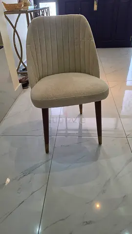 8 Chairs for dining table