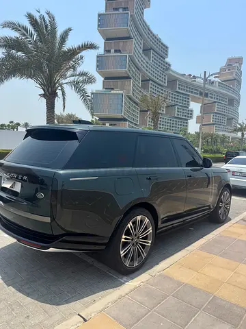 Land Rover Range Rover P400 SE 2023 | GCC Specs | Low Mileage | Warranty