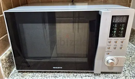 Elekta Digital Microwave Oven – Good Condition
