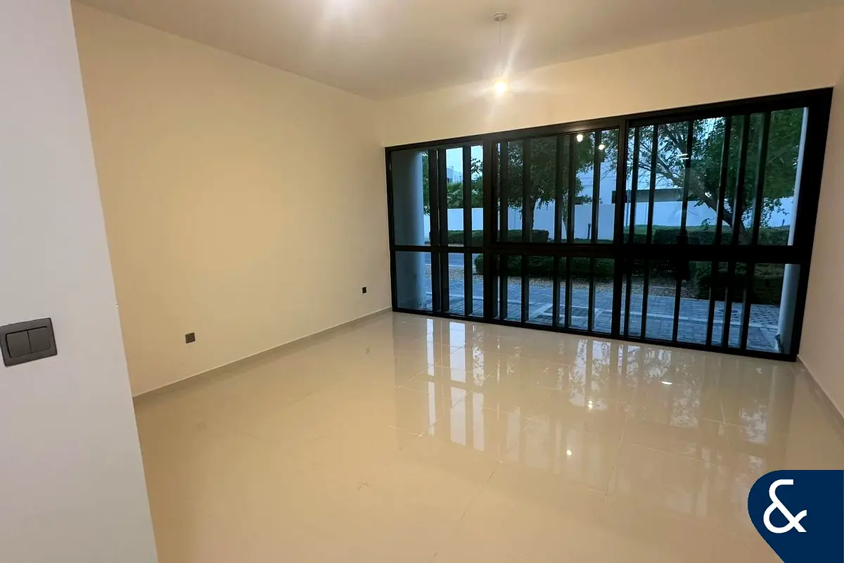 V3 Type | Upgraded | Vacant Soon | 6 Bed + M