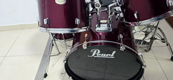 Pearl forum acoustic drumset