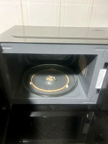 Used countertop microwave oven - good working condition