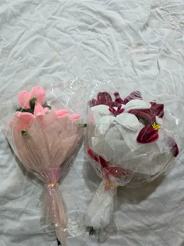Beautiful hand crafted lily and tulip bouquet 💐💐🌹💐🌹 By: Queen Crafts