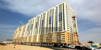 A great opportunity to rent a spacious 3-bedroom apartment with a living room - Al Yasmin Towers - A