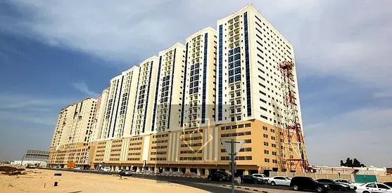 فرصة مميزة لاستئجار شقة واسعة مكونة من 3 غرف وصالة -  أبراج الياسمين -  الجرف 2 - عجمان