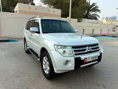 Mitsubishi Pajero GLS Top Line 2010 GCC Specs no paint free accident
