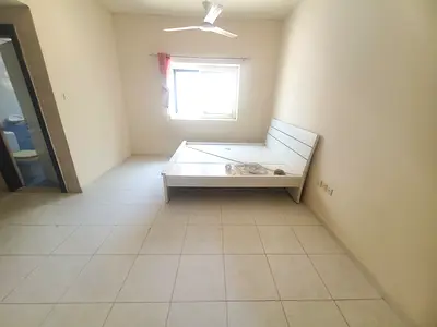 Lavish studio good building near muwailah bus stop rent 19k