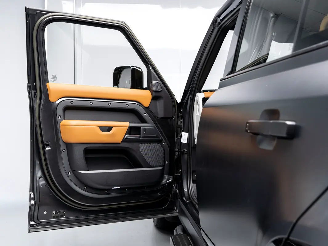Land Rover Defender 2023