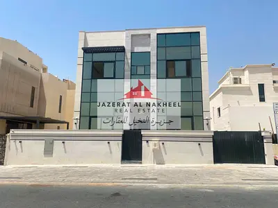 For sale: a villa in the Al-Houshi area, excellent location near Mleiha Street. It consists of a ground floor and first floor with four master bedroom