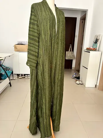Long olive-green abaya / kaftan in good condition